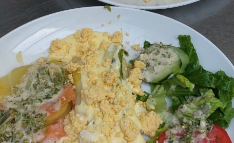 vendredi midi et soir « toasts au saumon fumé accompagné de ses asperges »