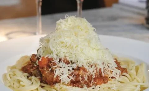 vendredi midi et soir sur réservation « pâtes fraîches bolognaise »