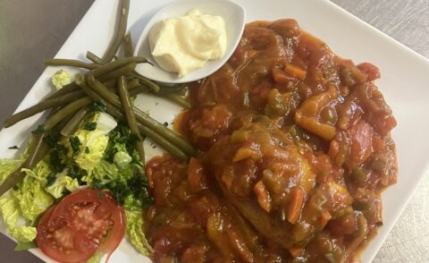 vendredi midi et soir sur réservation « cuisse de poulet sauce provençale et ses accompagnements »